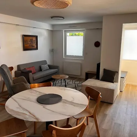 Petite Maison Independante Avec Garage Attenant アパート *