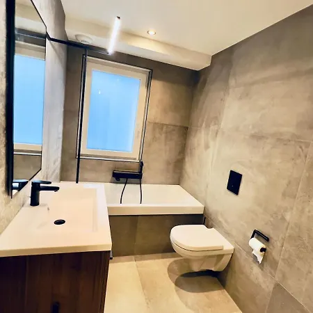 Petite Maison Independante Avec Garage Attenant アパート *