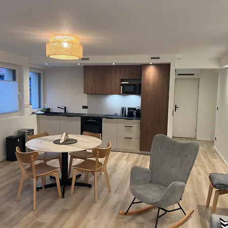 Petite Maison Indépendante Avec Garage Attenant